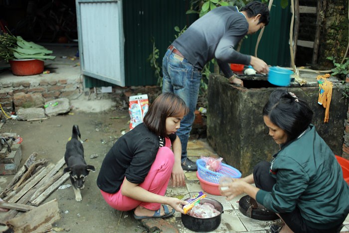 Chum anh: Ngay cuoi nam o gia dinh dong con nhat Ha Noi